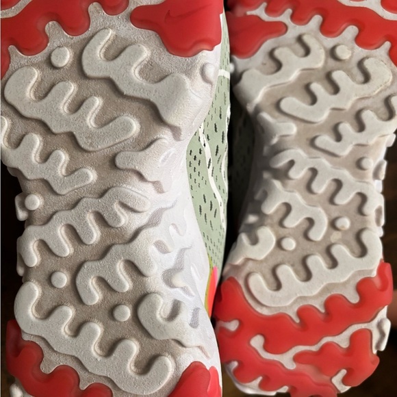 Women's Nike React Vision Size 6 Pistachio/Frost White - Picture 6 of 8